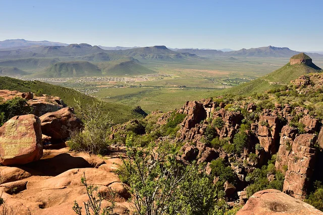 Graaff-Reinet / Valley of Desolation — rock formations and the Camdeboo landscape